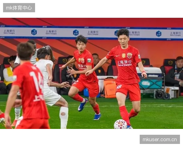 卫冕冠军上海海港受罚分与伤病潮影响，断崖式下滑至积分榜第13位。